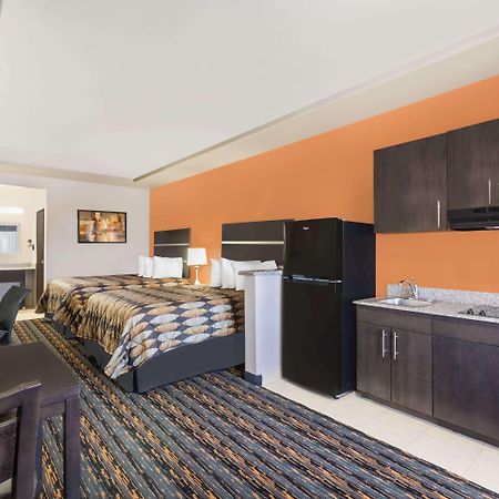 Days Inn By Wyndham Dilley Exterior photo
